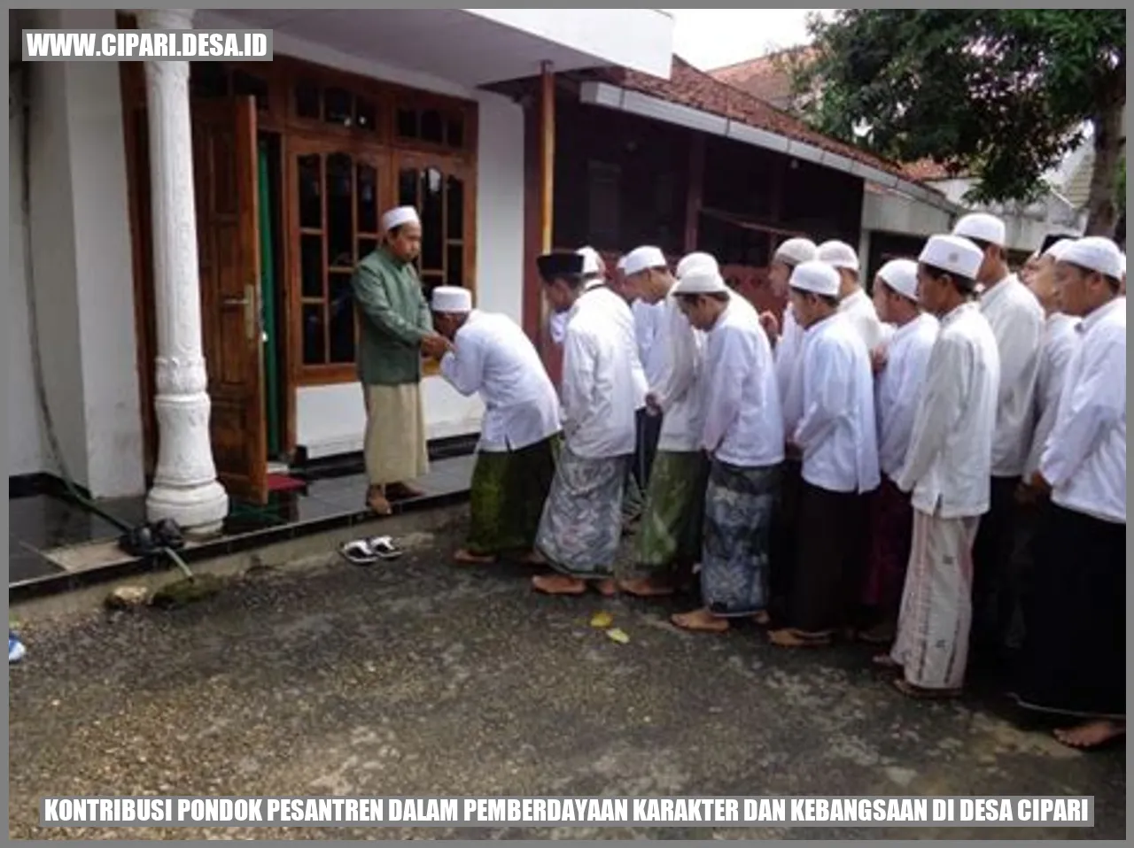 Kontribusi Pondok Pesantren dalam Pemberdayaan Karakter dan Kebangsaan di Desa Cipari