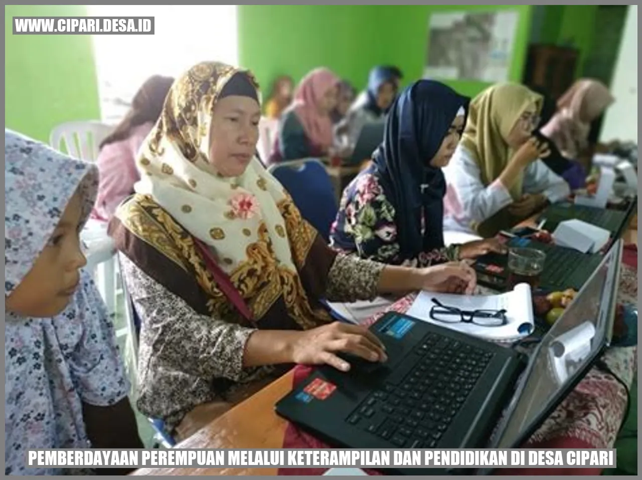 Pemberdayaan Perempuan melalui Keterampilan dan Pendidikan di Desa cipari