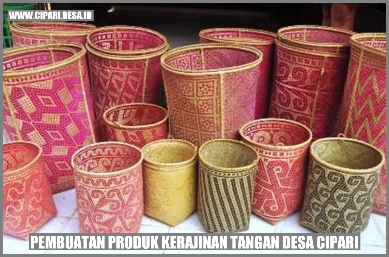 Pembuatan Produk Kerajinan Tangan Desa Cipari